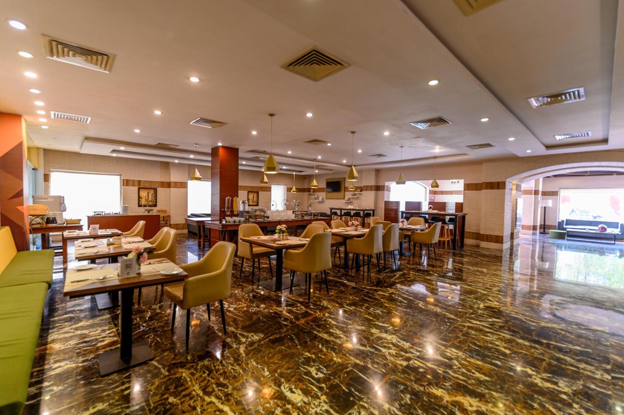 Hotel One Фейсалабад Экстерьер фото
