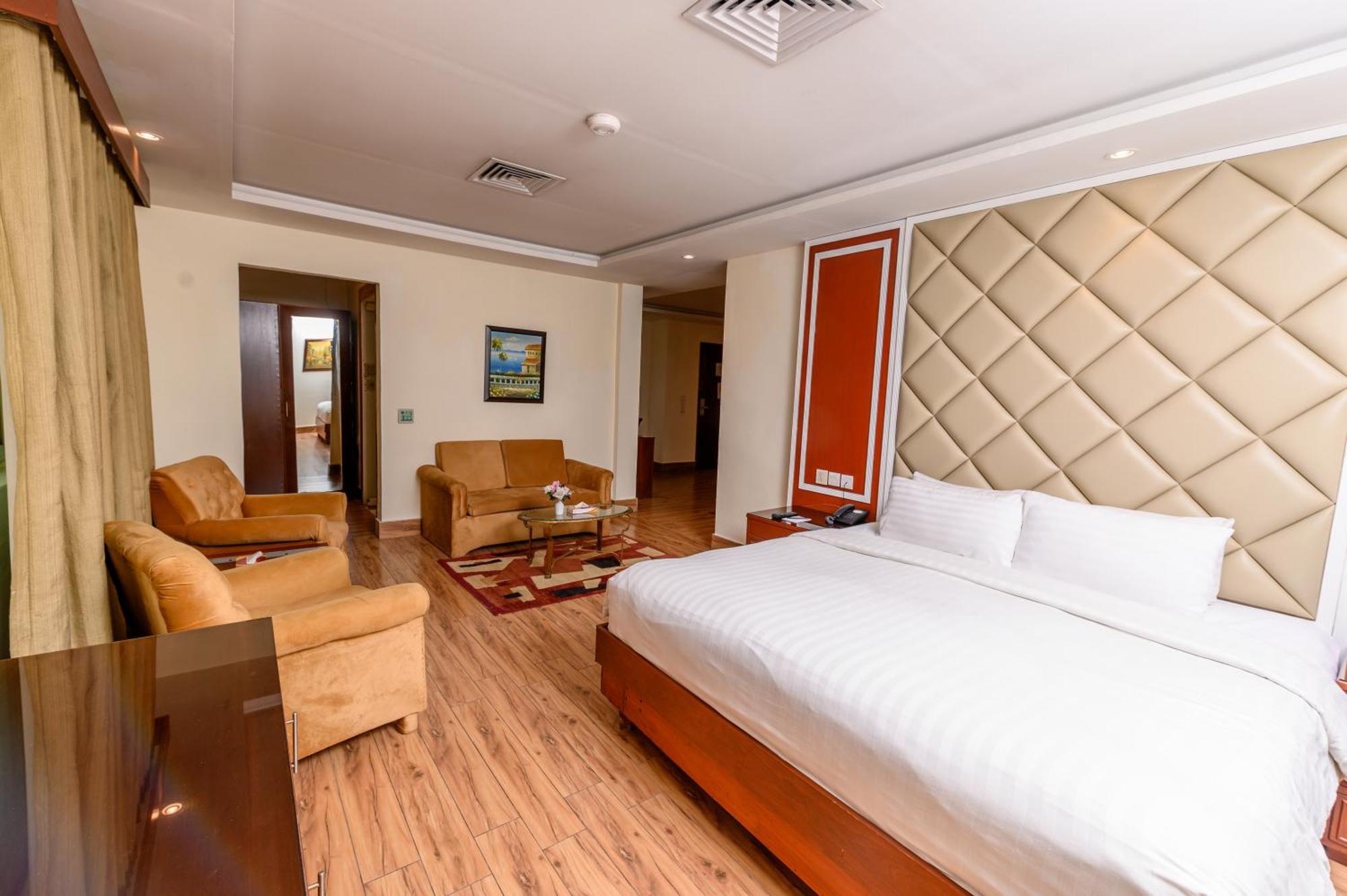 Hotel One Фейсалабад Экстерьер фото