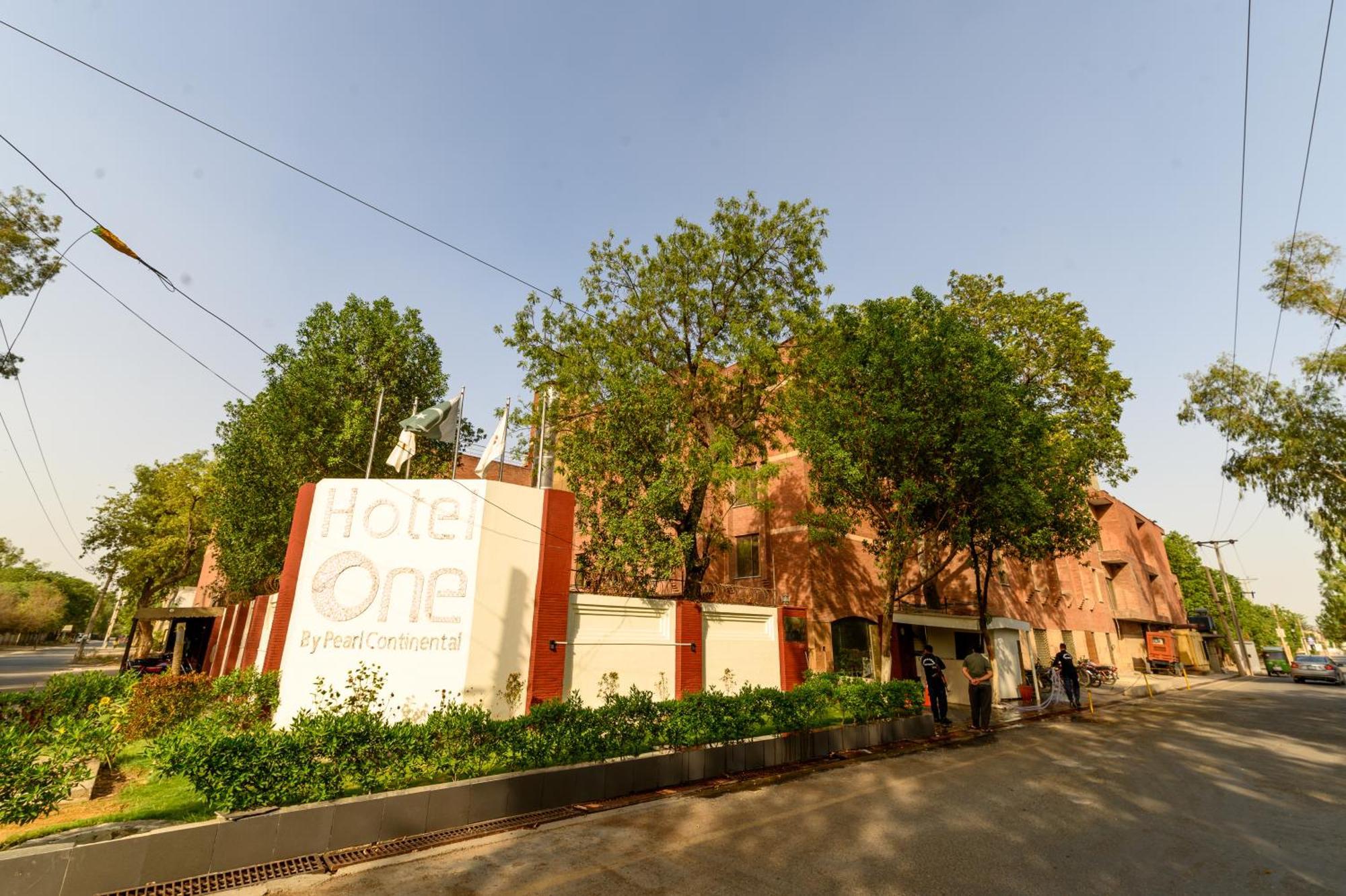 Hotel One Фейсалабад Экстерьер фото